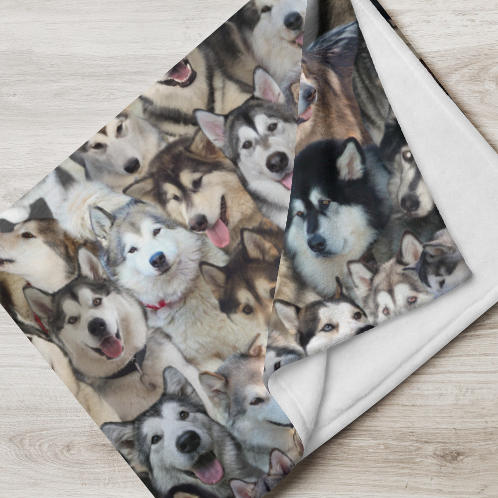 Alaskan Malamute Throw Blanket